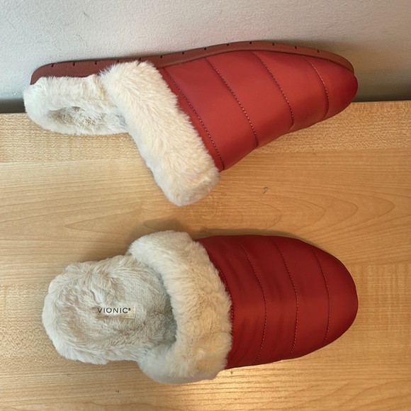 Vionic Josephine Dusty Cedar Puffy Nylon Shearling Lined Slipper - New - Picture 5 of 7